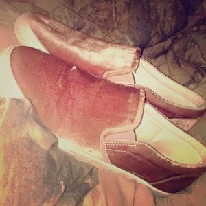 Pink velvet van-type shoes